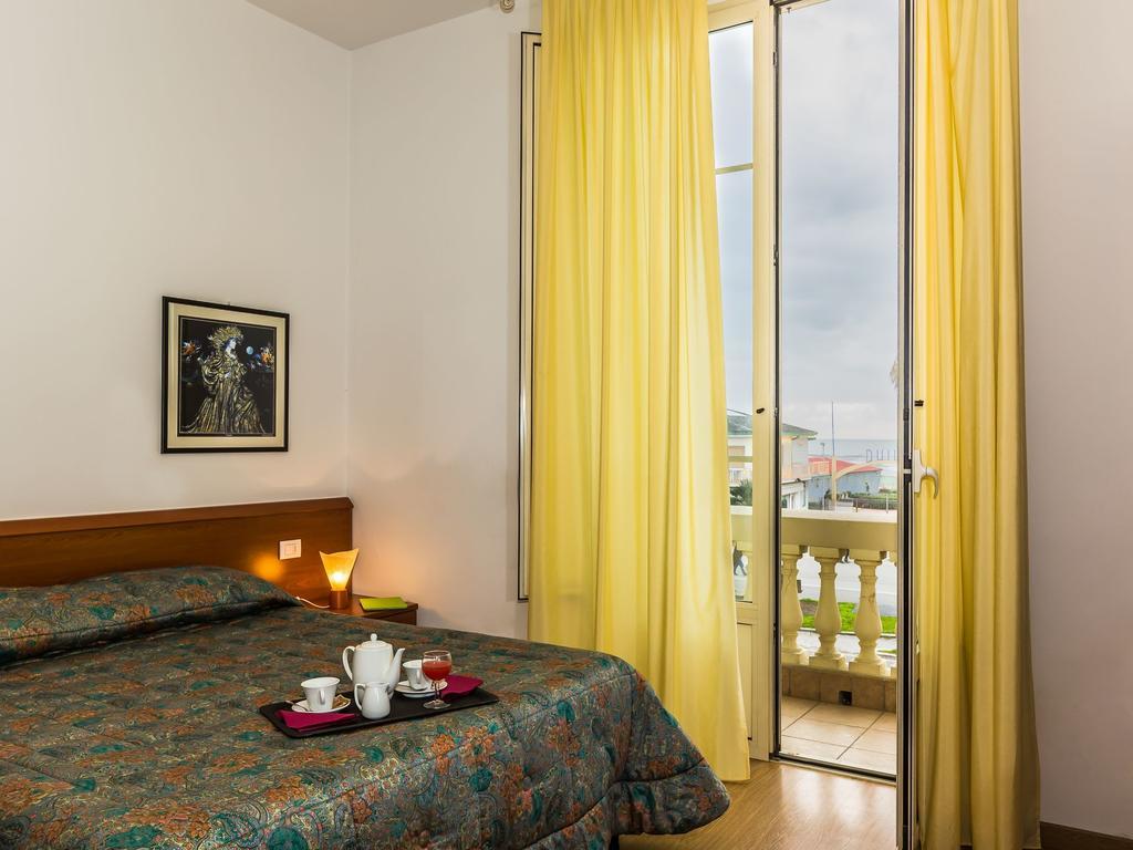 Hotel Internazionale Viareggio Kültér fotó