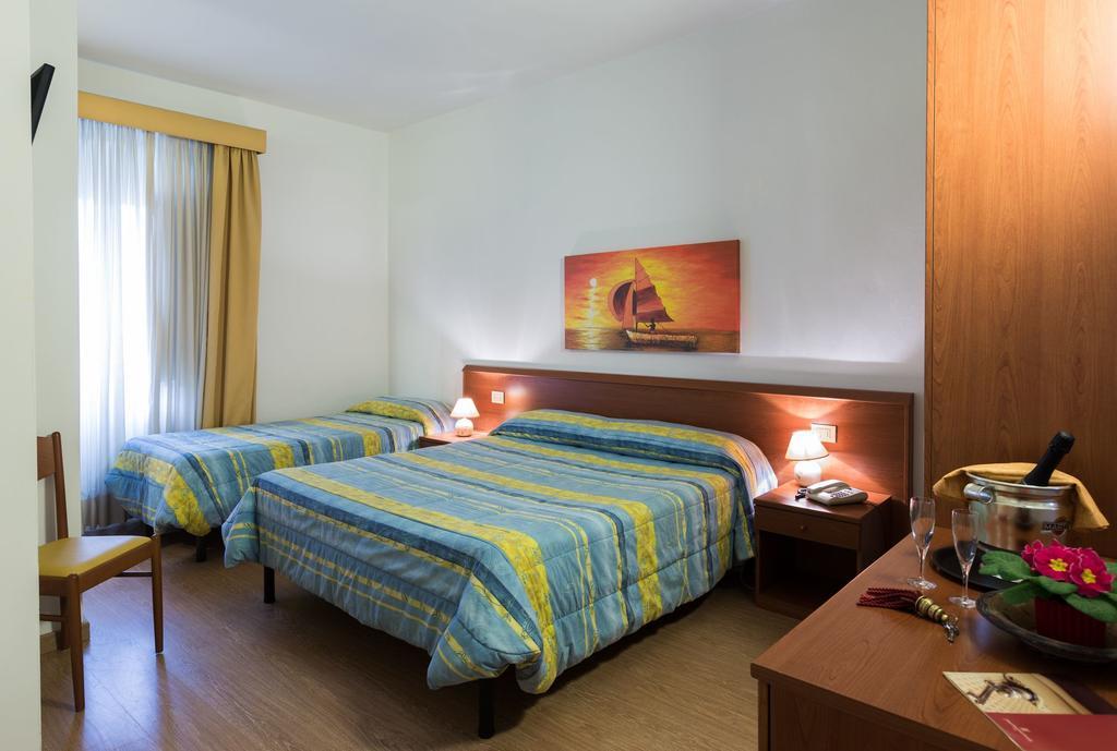 Hotel Internazionale Viareggio Kültér fotó