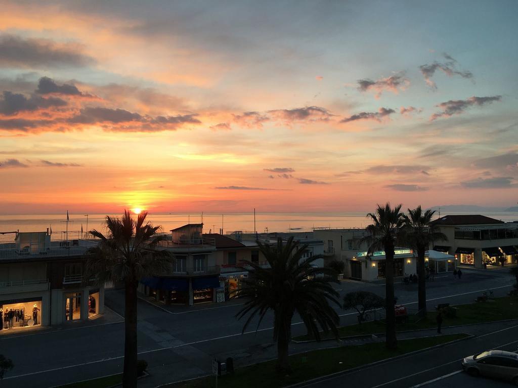 Hotel Internazionale Viareggio Kültér fotó